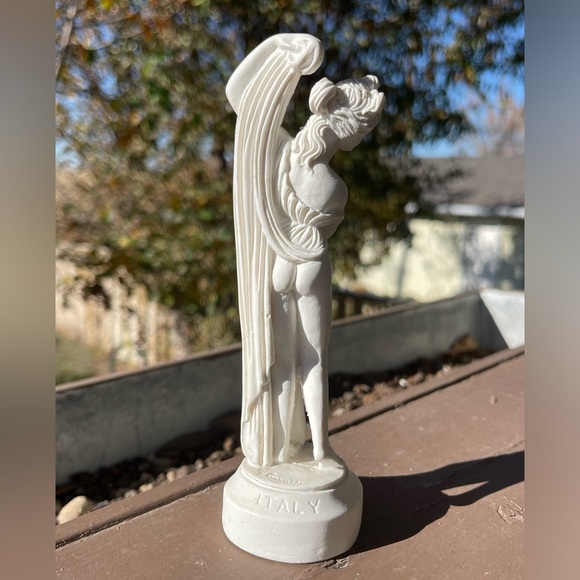 Michaelangelo Female Sculpture - Picture 3 of 4